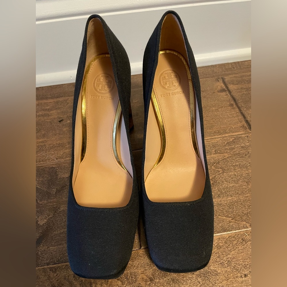 Tory Burch Regina 90mm black pump with gold heel.  8 M.  NWOB.